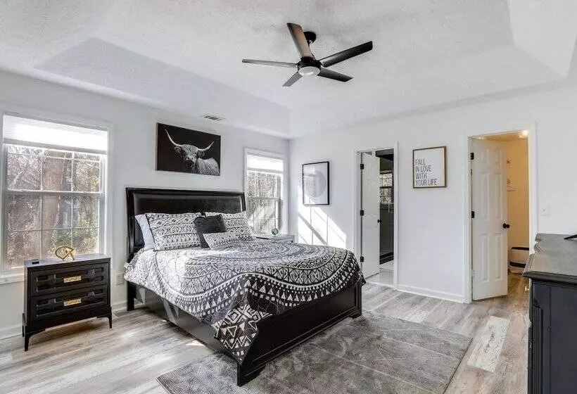 Family Friendly Dacula Home With Screened Porch!
