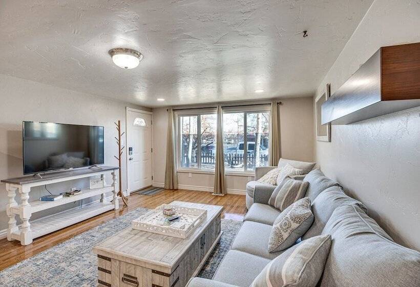 Grand Junction Home W/ Hot Tub: 2 Mi To Downtown!