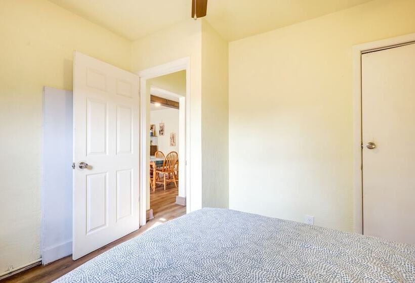 Home W/ Yard ~ 2 Mi To University Of New Mexico!