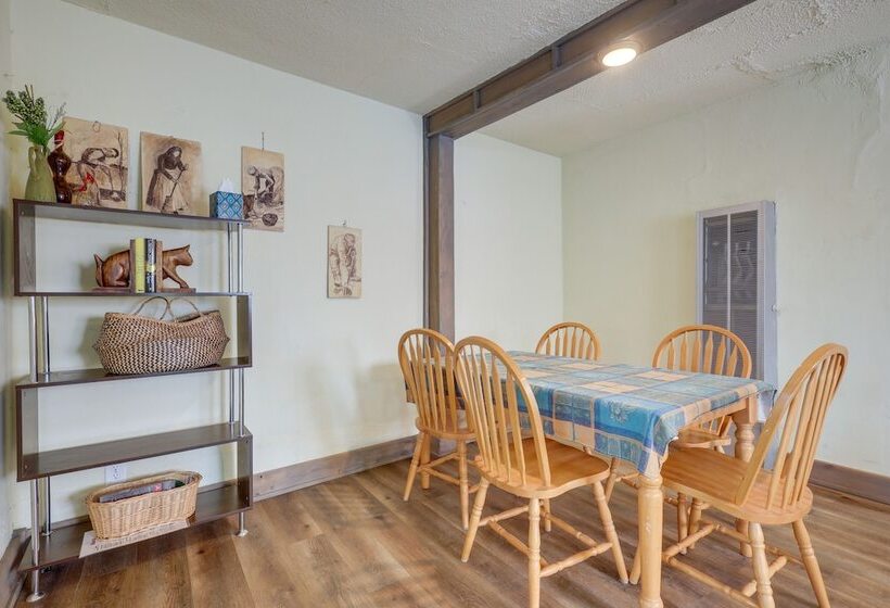 Home W/ Yard ~ 2 Mi To University Of New Mexico!