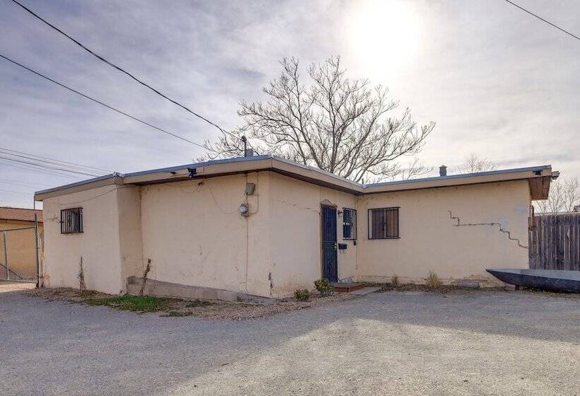 Home W/ Yard ~ 2 Mi To University Of New Mexico!