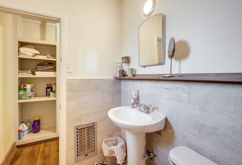 Home W/ Yard ~ 2 Mi To University Of New Mexico!