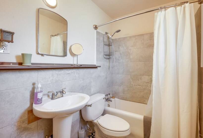 Home W/ Yard ~ 2 Mi To University Of New Mexico!