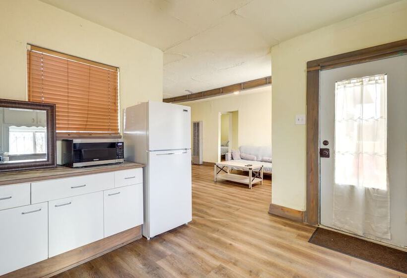 Home W/ Yard ~ 2 Mi To University Of New Mexico!