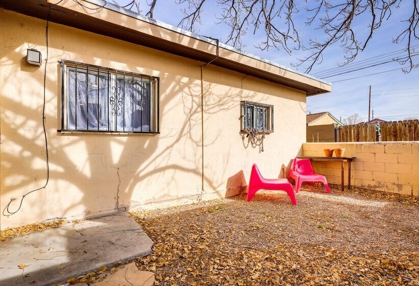 Home W/ Yard ~ 2 Mi To University Of New Mexico!