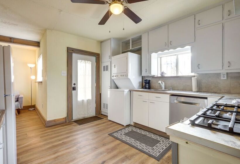 Home W/ Yard ~ 2 Mi To University Of New Mexico!