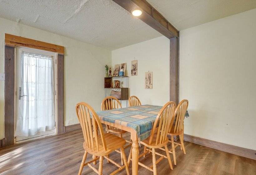 Home W/ Yard ~ 2 Mi To University Of New Mexico!