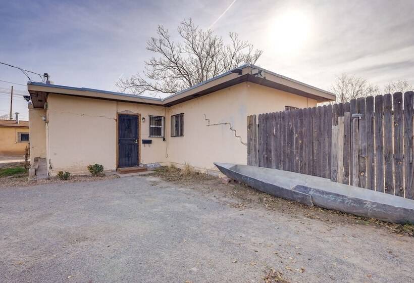 Home W/ Yard ~ 2 Mi To University Of New Mexico!
