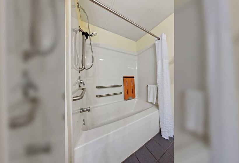 فندق Bayshore Resort At Put In Bay