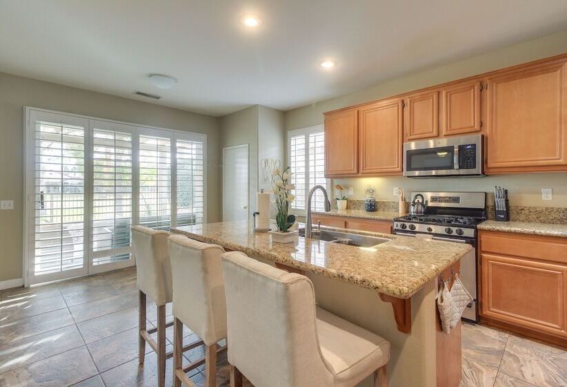 Indio Home W/ Community Pools: 1 Mi To Coachella!