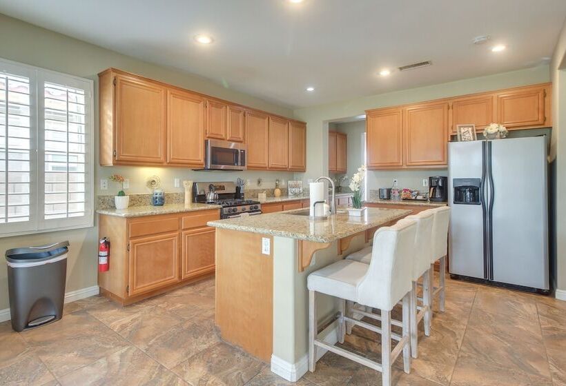 Indio Home W/ Community Pools: 1 Mi To Coachella!