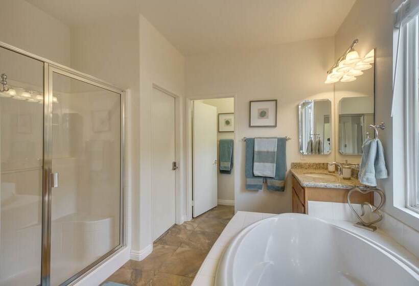 Indio Home W/ Community Pools: 1 Mi To Coachella!