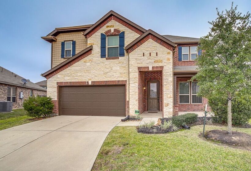 Lovely Richmond Home W/ Outdoor Kitchen & Grill!