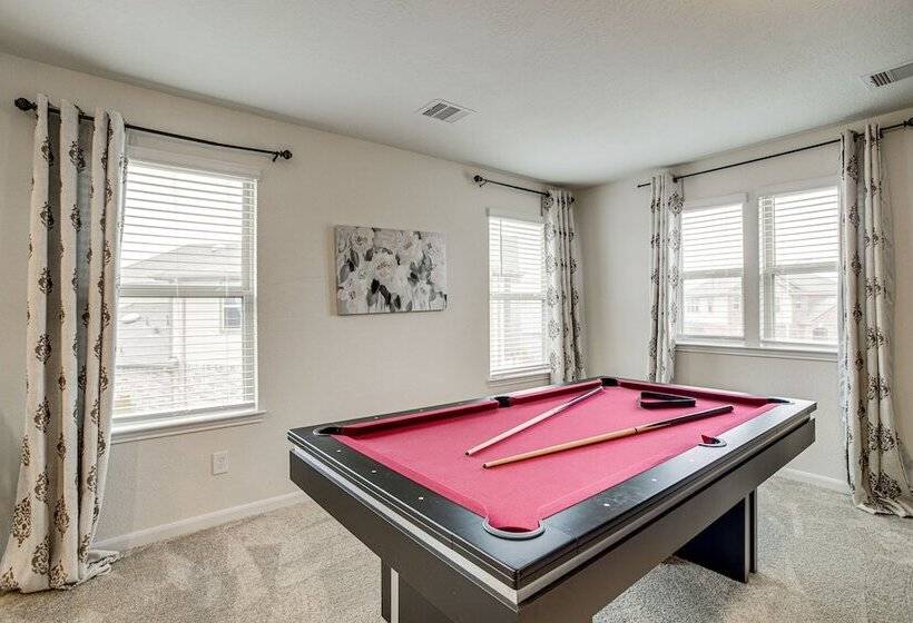 Lovely Richmond Home W/ Outdoor Kitchen & Grill!