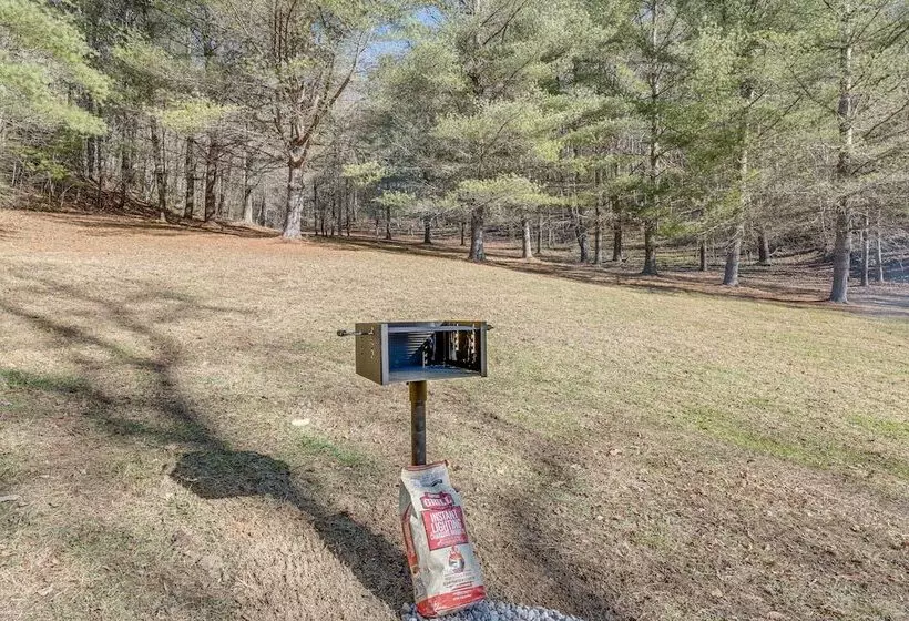Lovely Smoky Mountain Cottage W/ Deck + Views!