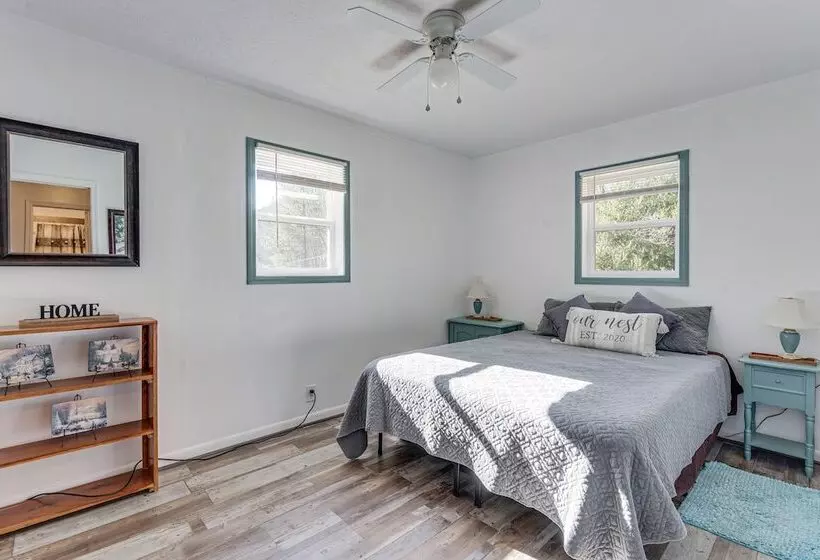 Lovely Smoky Mountain Cottage W/ Deck + Views!