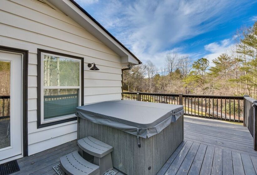 Luxe Highlands Haven W/ Fire Pit + Hot Tub!