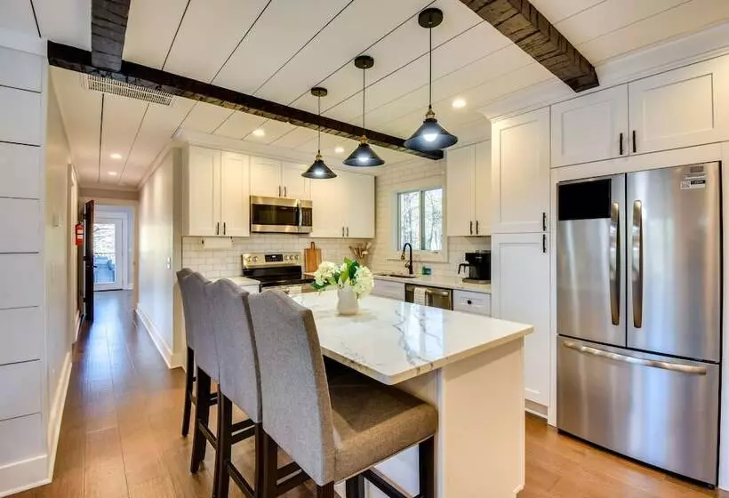 Luxe Highlands Haven W/ Fire Pit + Hot Tub!