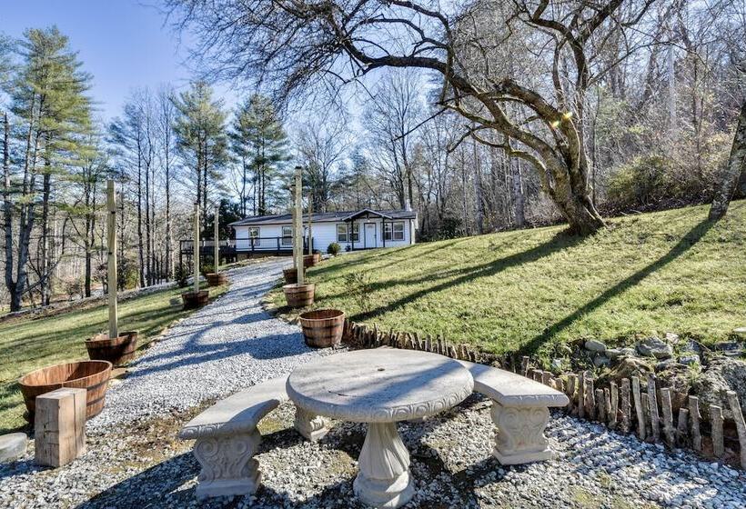 Luxe Highlands Haven W/ Fire Pit + Hot Tub!