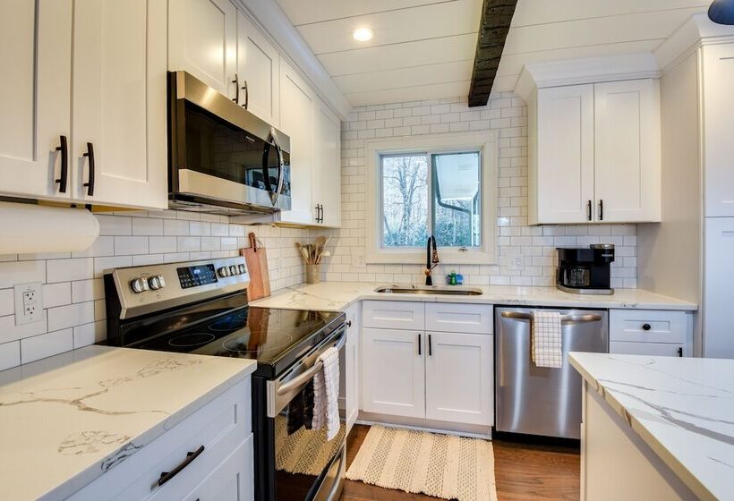 Luxe Highlands Haven W/ Fire Pit + Hot Tub!