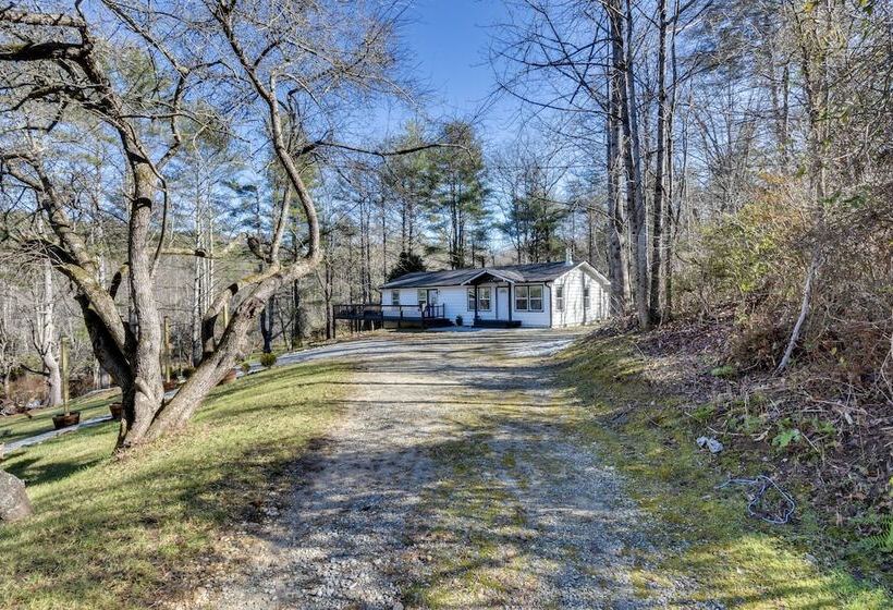 Luxe Highlands Haven W/ Fire Pit + Hot Tub!
