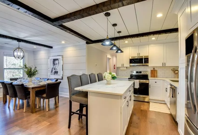 Luxe Highlands Haven W/ Fire Pit + Hot Tub!