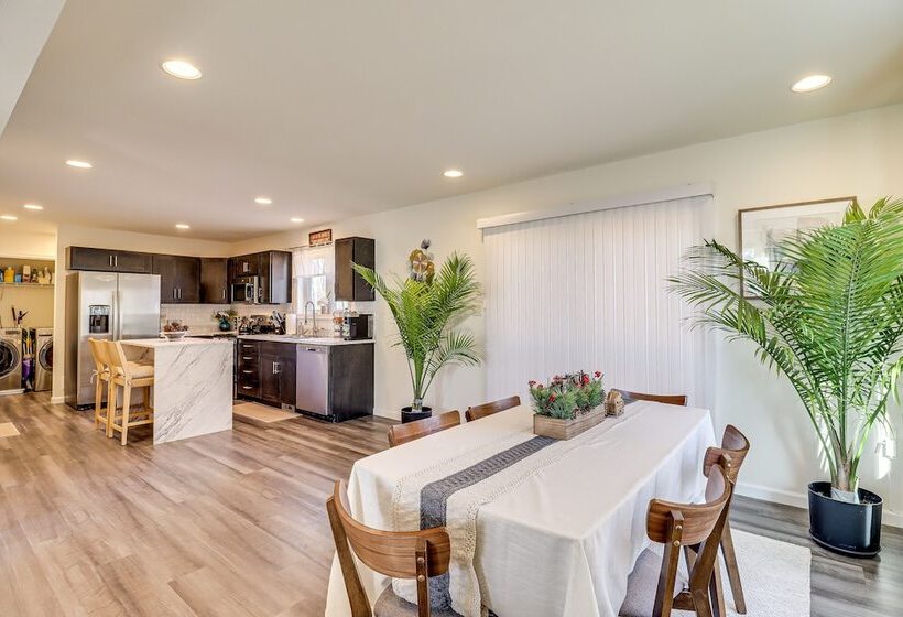 5 Mi To Lake: Modern Tobyhanna Retreat!