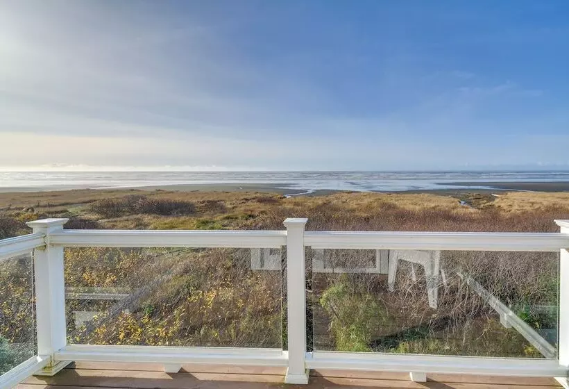 Oceanfront Moclips Retreat W/ Beach Access & View!