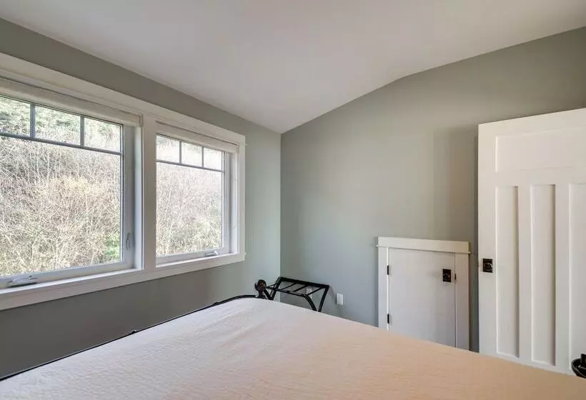 Oceanfront Moclips Retreat W/ Beach Access & View!