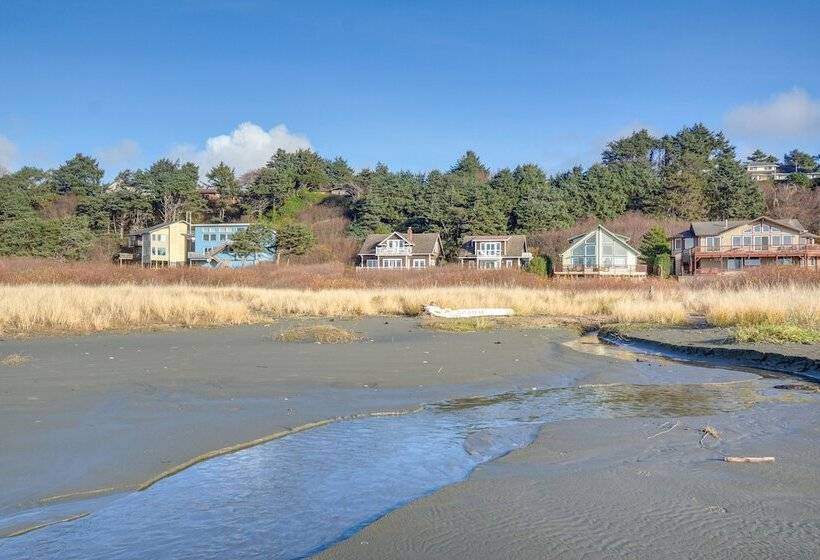 Oceanfront Moclips Retreat W/ Beach Access & View!