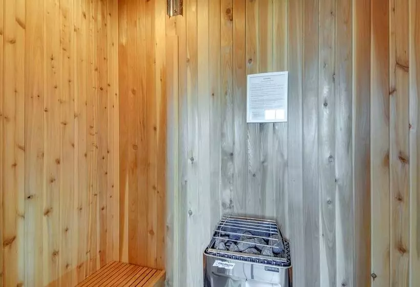 Oceanfront Moclips Retreat W/ Beach Access & View!