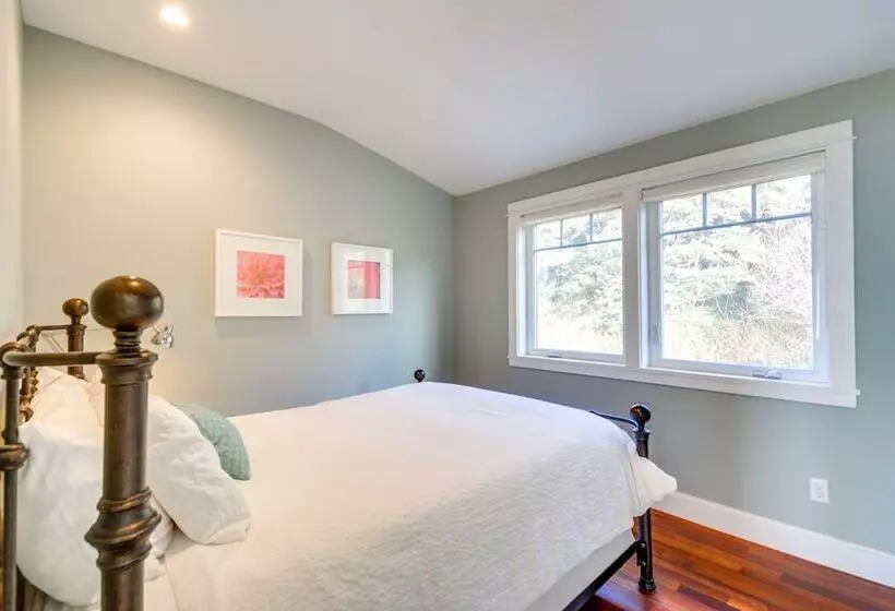 Oceanfront Moclips Retreat W/ Beach Access & View!