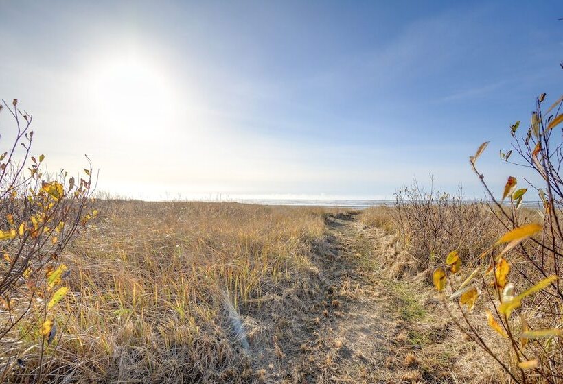 Oceanfront Moclips Retreat W/ Beach Access & View!