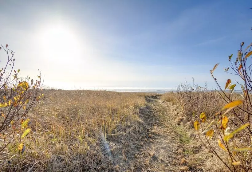 Oceanfront Moclips Retreat W/ Beach Access & View!