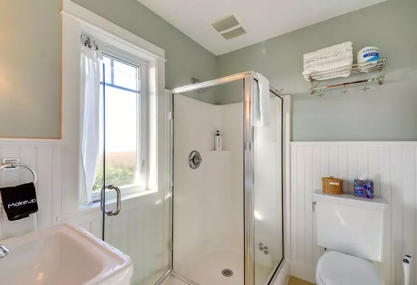 Oceanfront Moclips Retreat W/ Beach Access & View!