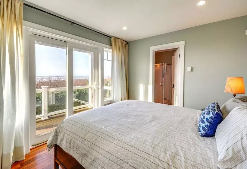 Oceanfront Moclips Retreat W/ Beach Access & View!