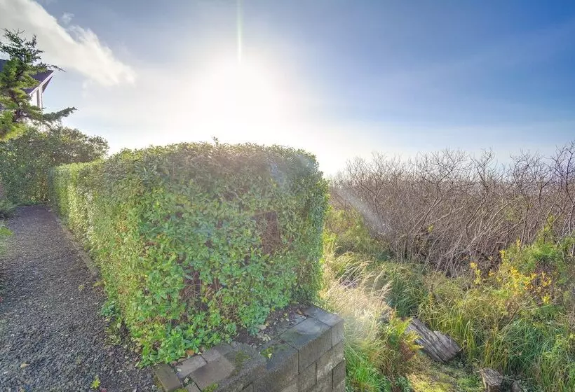 Oceanfront Moclips Retreat W/ Beach Access & View!