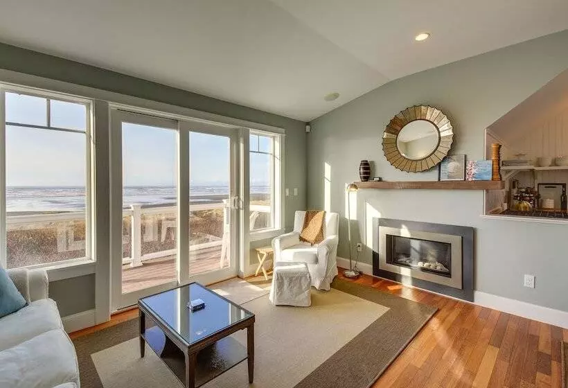 Oceanfront Moclips Retreat W/ Beach Access & View!