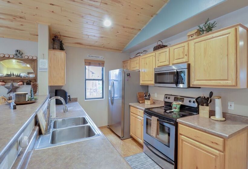 Overgaard Cabin W/ Gas Grill & Propane Fire Pit!