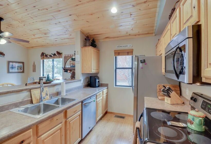 Overgaard Cabin W/ Gas Grill & Propane Fire Pit!