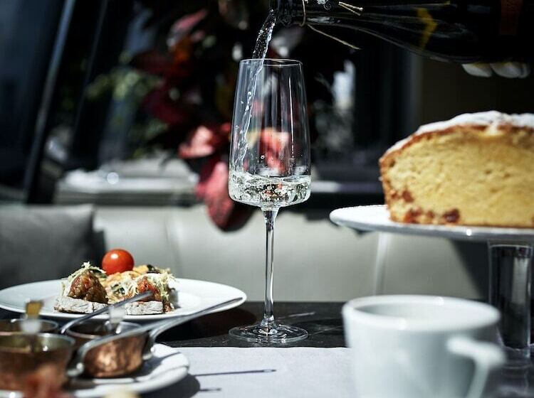 پانسیون Scarlett By The Sea