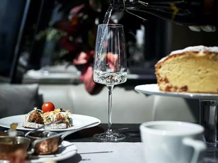 پانسیون Scarlett By The Sea