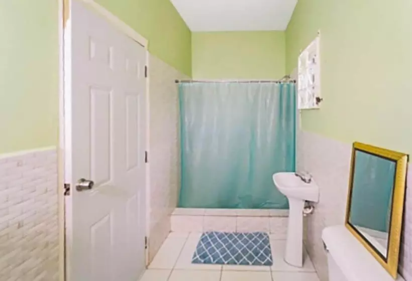 پانسیون Scarlett By The Sea