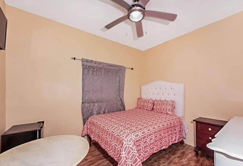 پانسیون Scarlett By The Sea