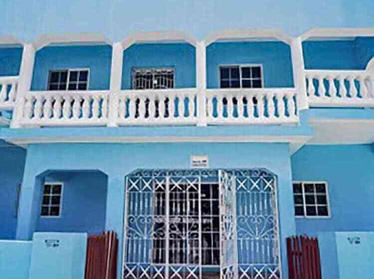 پانسیون Scarlett By The Sea