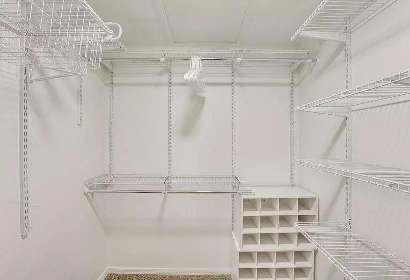 Peoria Home W/ Private Pool, Hot Tub, & Gas Grill!