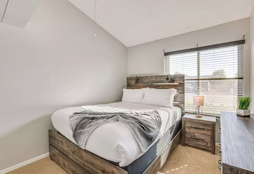 Peoria Home W/ Private Pool, Hot Tub, & Gas Grill!