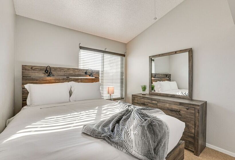 Peoria Home W/ Private Pool, Hot Tub, & Gas Grill!