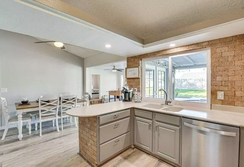 Peoria Home W/ Private Pool, Hot Tub, & Gas Grill!