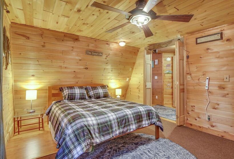 Pet Friendly Carthage Home With Fire Pit!